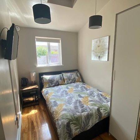 Private Room And Bathroom With Private Entrance Near Warwick Town Centre ภายนอก รูปภาพ