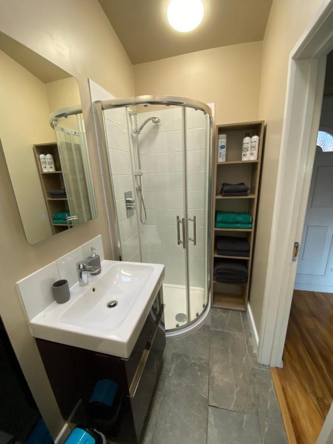 Private Room And Bathroom With Private Entrance Near Warwick Town Centre ภายนอก รูปภาพ