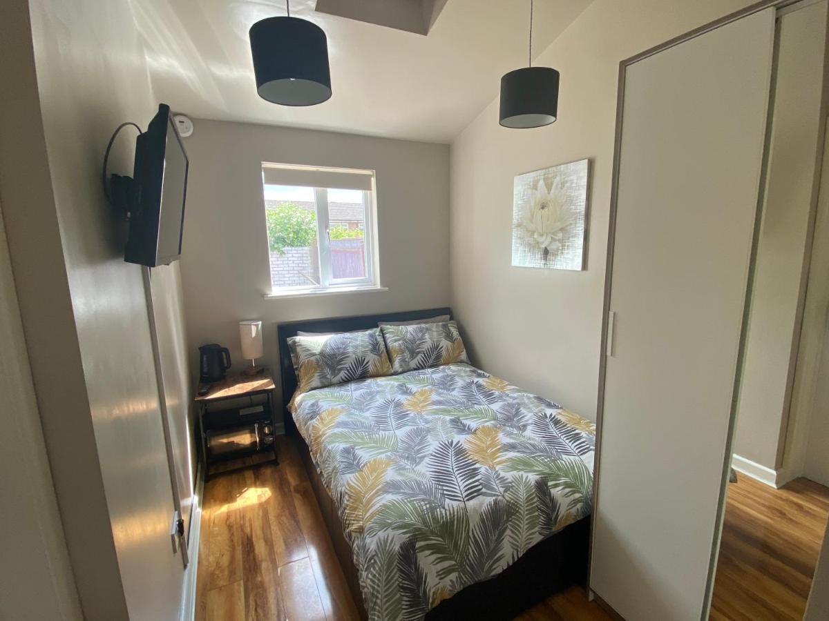 Private Room And Bathroom With Private Entrance Near Warwick Town Centre ภายนอก รูปภาพ