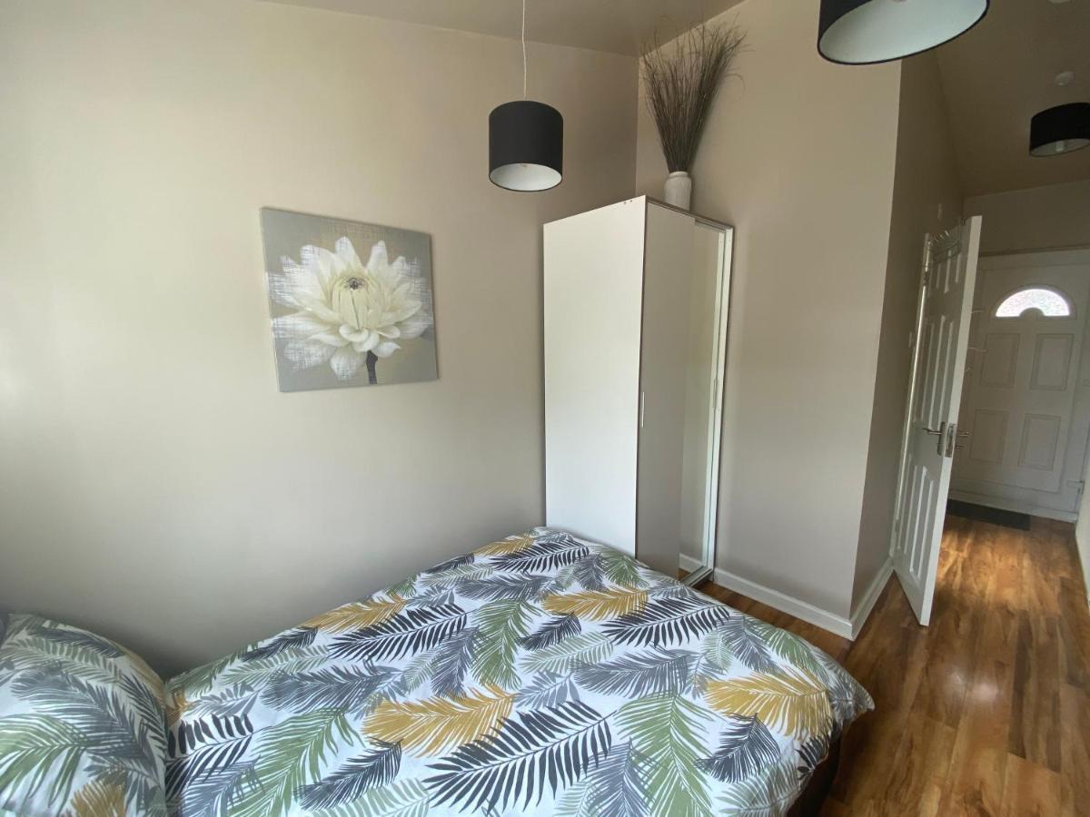 Private Room And Bathroom With Private Entrance Near Warwick Town Centre ภายนอก รูปภาพ