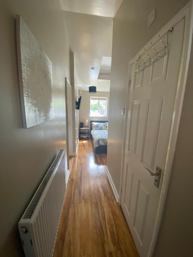 Private Room And Bathroom With Private Entrance Near Warwick Town Centre ภายนอก รูปภาพ