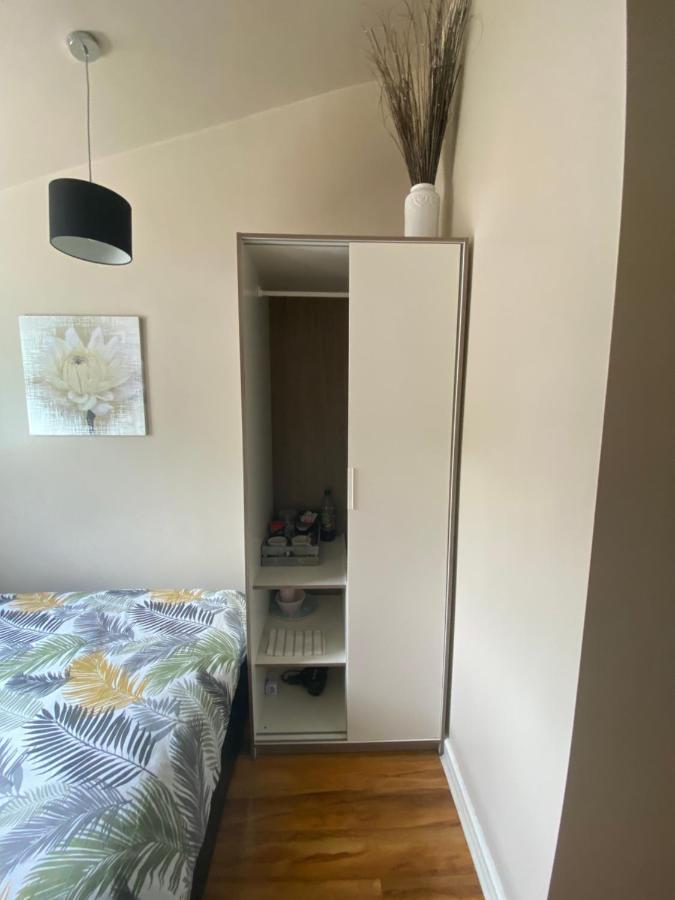 Private Room And Bathroom With Private Entrance Near Warwick Town Centre ภายนอก รูปภาพ