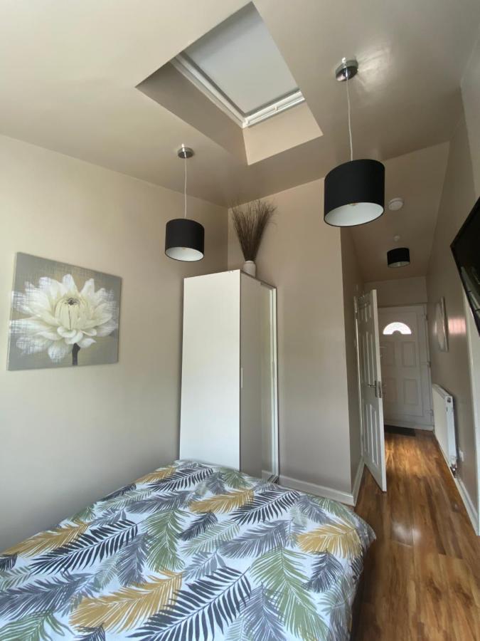 Private Room And Bathroom With Private Entrance Near Warwick Town Centre ภายนอก รูปภาพ