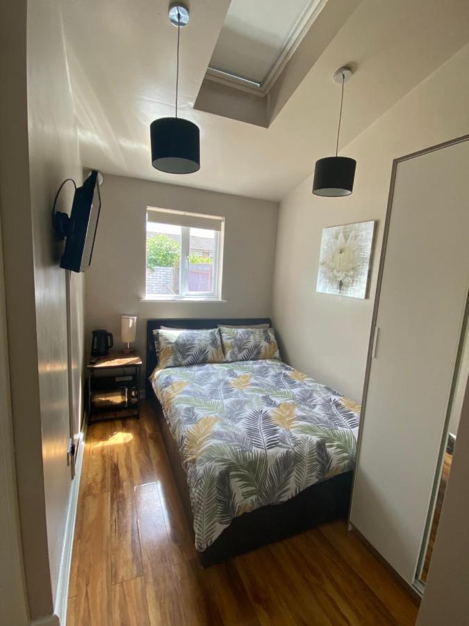Private Room And Bathroom With Private Entrance Near Warwick Town Centre ภายนอก รูปภาพ