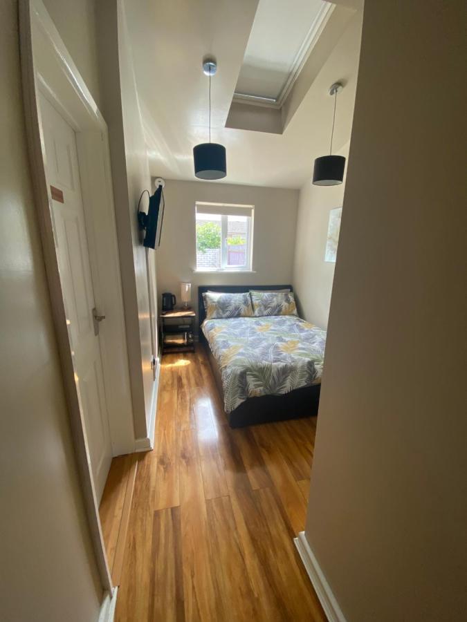 Private Room And Bathroom With Private Entrance Near Warwick Town Centre ภายนอก รูปภาพ