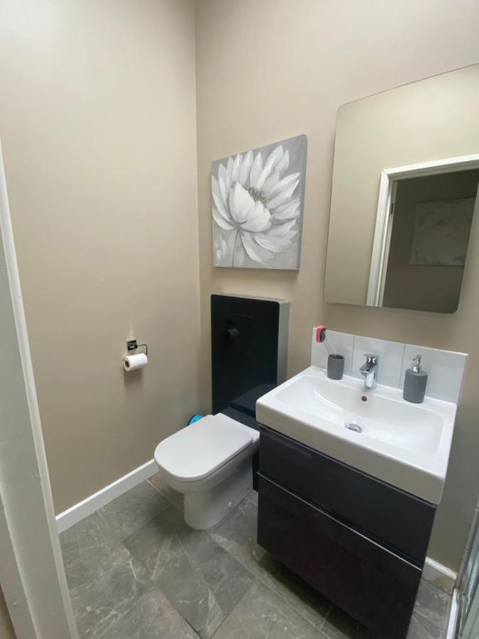 Private Room And Bathroom With Private Entrance Near Warwick Town Centre ภายนอก รูปภาพ